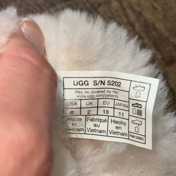 Uggs size S - Picture 6 of 7